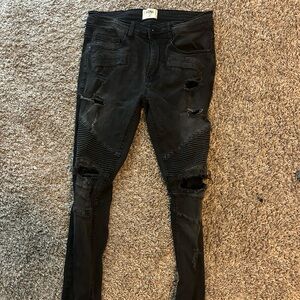 On Running Men's Distressed Black Skinny Jeans